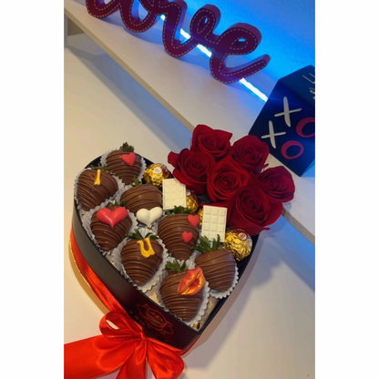 🍓 Romantic “I ❤️ U” Strawberry & Rose Heart Box — F‑087